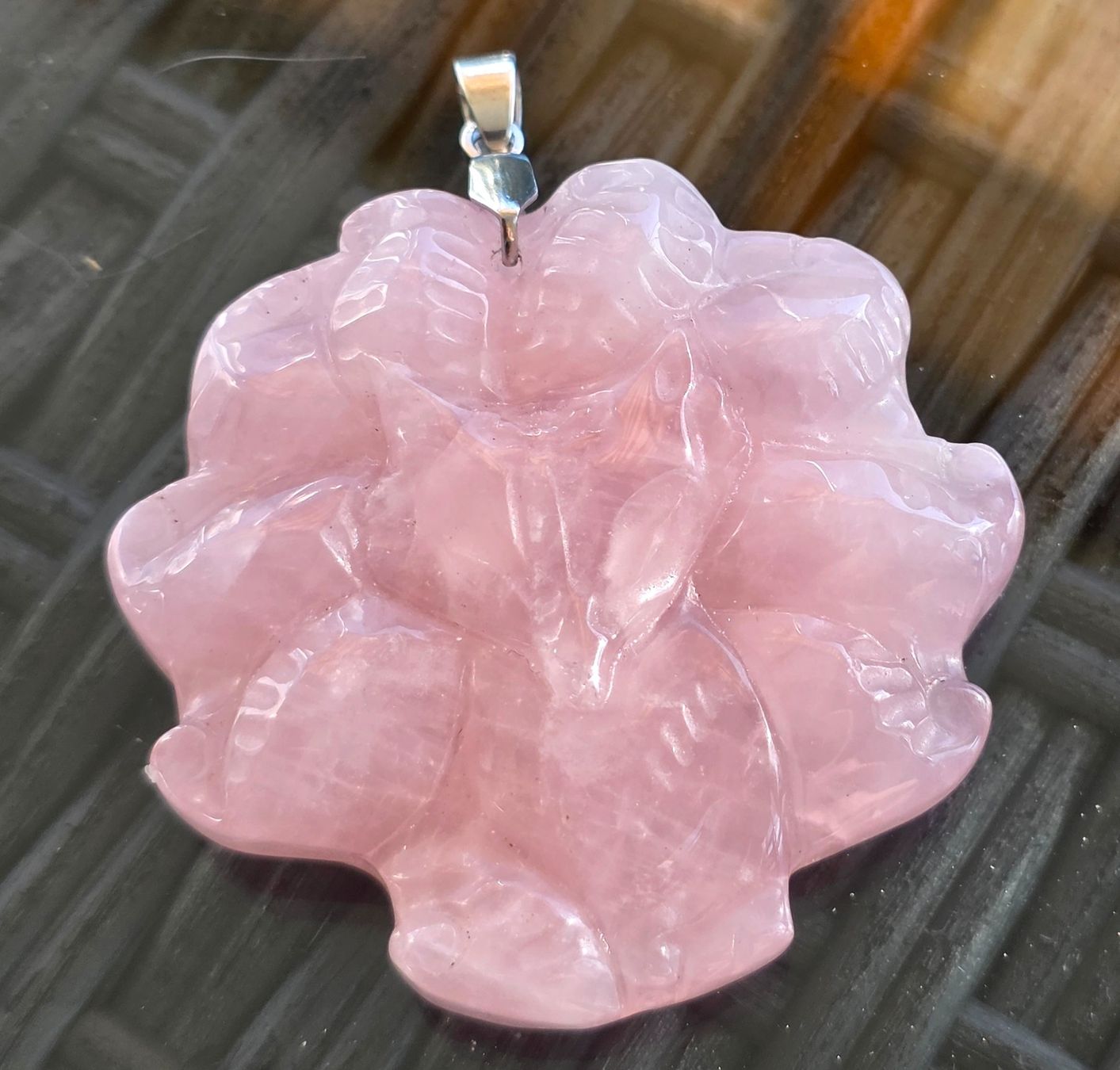 Mineralien & Heilsteine: Madagaskar Rosenquarz Fuchs Anhänger – Neu und originalverpackt aus Matzingen von Shay_Crystalz
