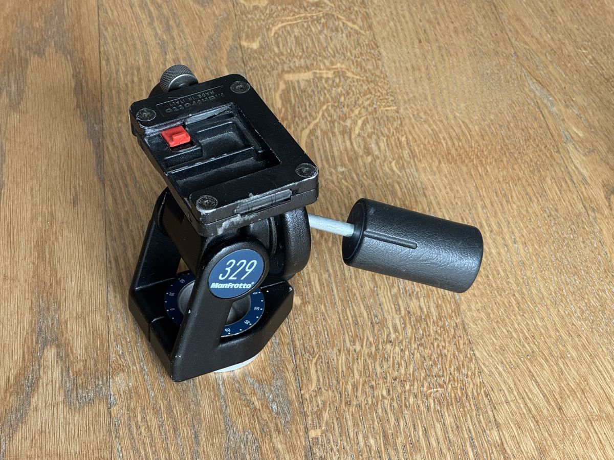 Manfrotto Treppiedi & Teste: Manfrotto 329 Stativkopf – Usato da Zürich venduto da Andrejzzz 2