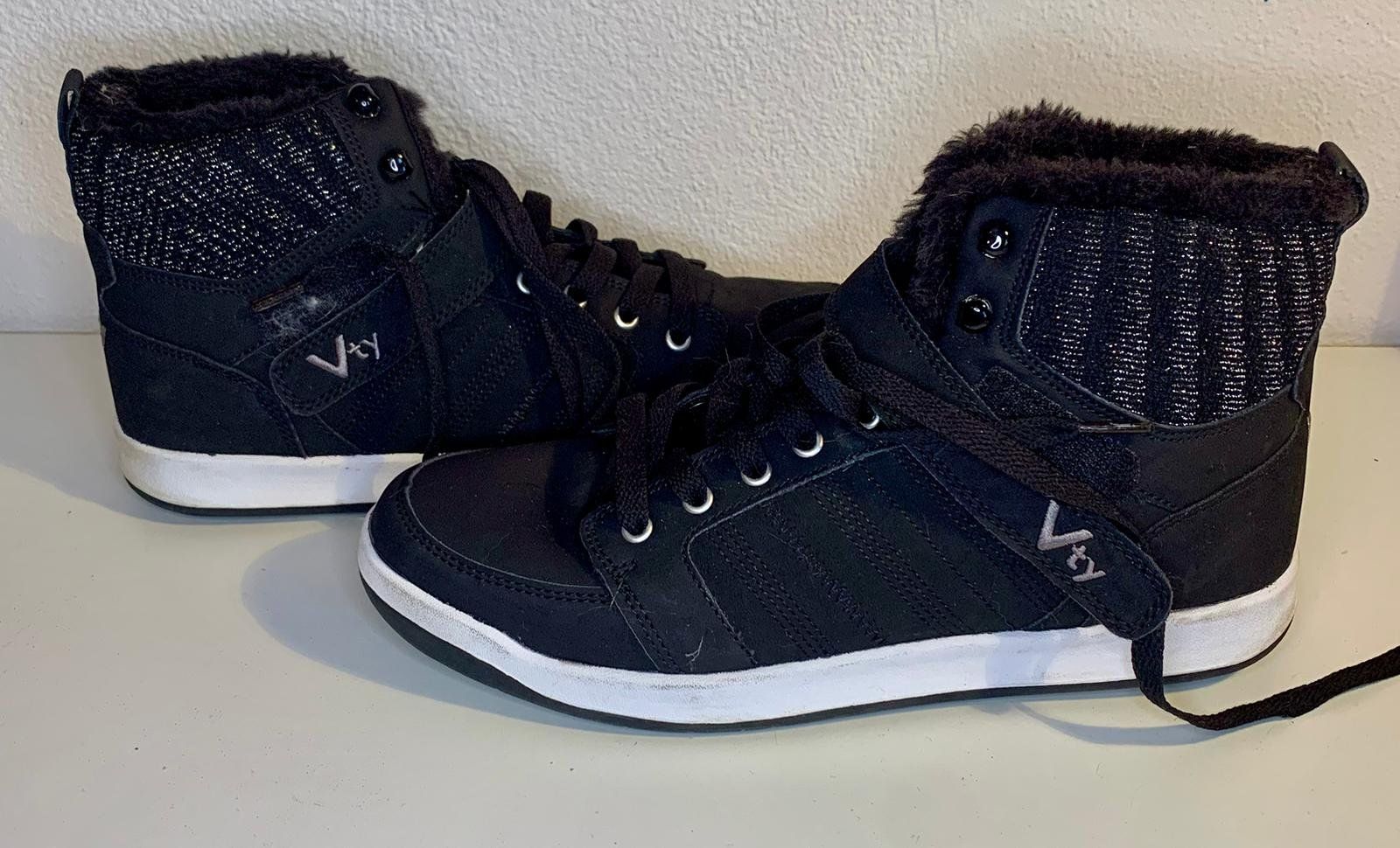 Damenschuhe: Winterschuhe gefüttert – Gebraucht aus Münchwilen TG von Caroline_T.
