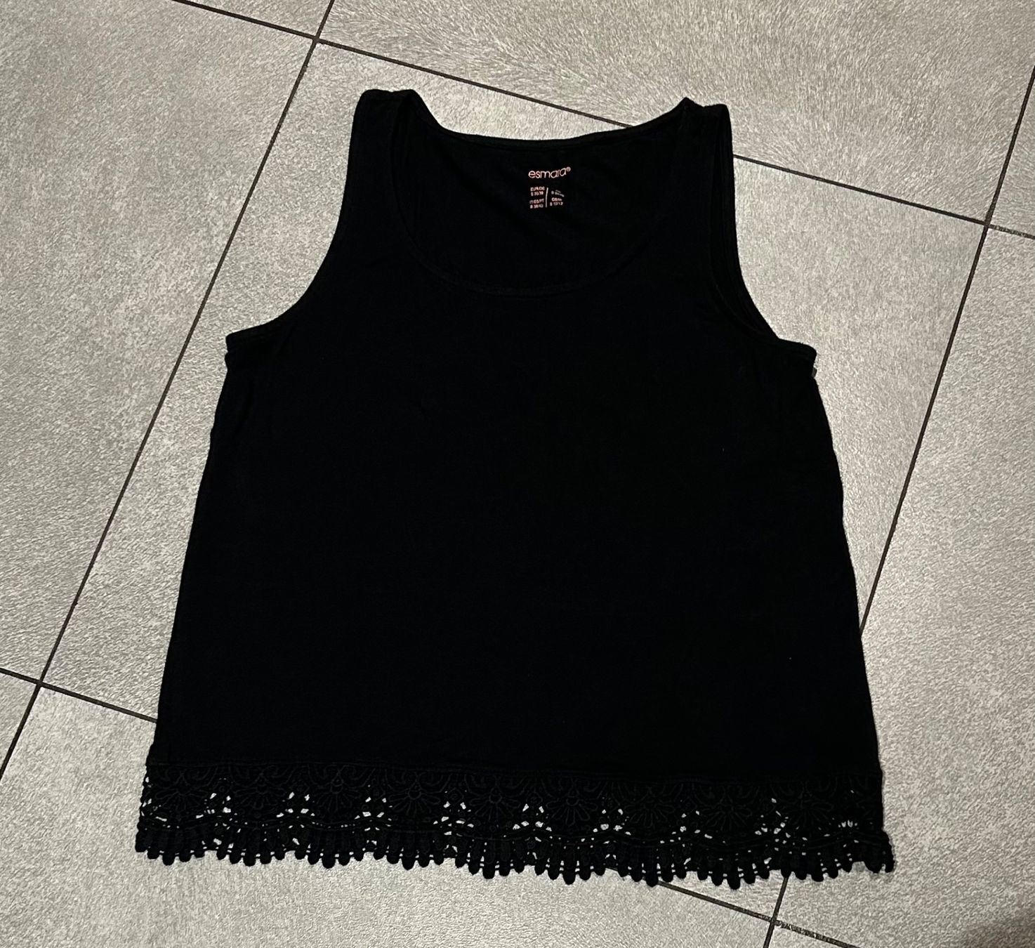 Top: Top en dentelle NOIR gr. S – Nuovo (secondo la descrizione) da Arbedo venduto da nadia1973
