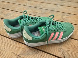 Adidas Damenschuhe neuwertig, Grösse 40, gruen, Sommer 2023