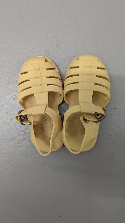 Scarpe per ragazzi: LIEWOOD Badeschuhe Gr. 23 – Usato da Seuzach venduto da louisa.