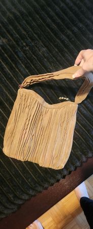Wunderschöne Wildleder Handtasche - Ideal für den Herbst!