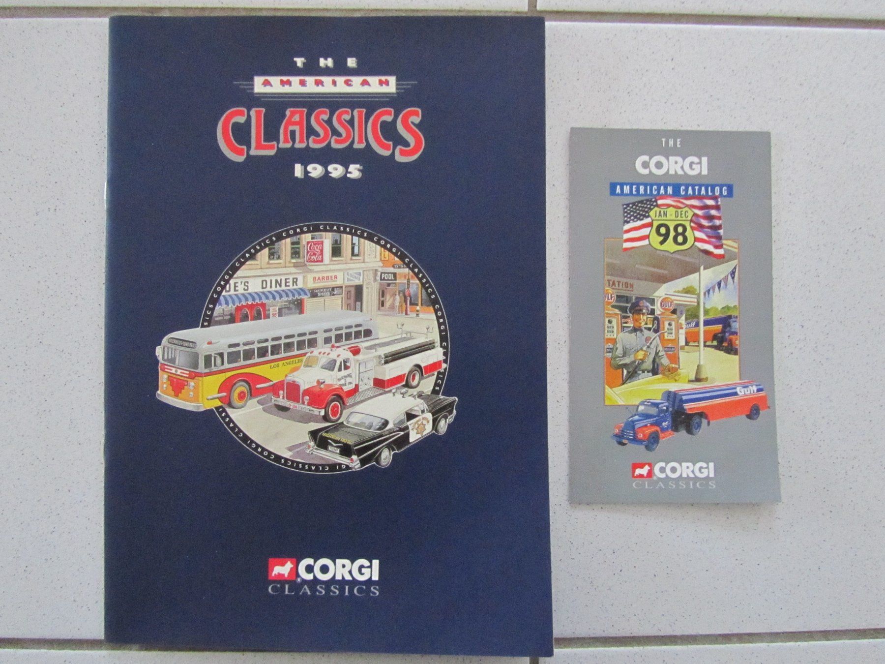 Zeitschriften & Magazine: Corgi Classics, Automodell-Katalog 1995 und 1998 – Gebraucht aus Weiningen ZH von dietsch57