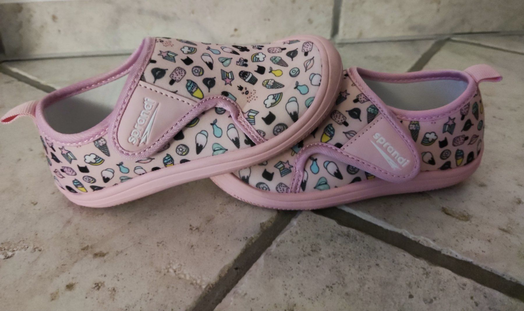 Scarpe per ragazze: Mädchen Hausschuhe Grösse 28 – Usato da Chur venduto da Rodanisa 4