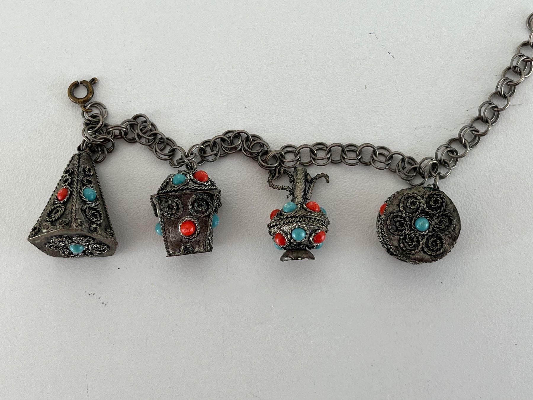 Bracciali & Braccialetti: Tibetisches Armband mit Charms – Usato da Wetzikon ZH venduto da seli03 4