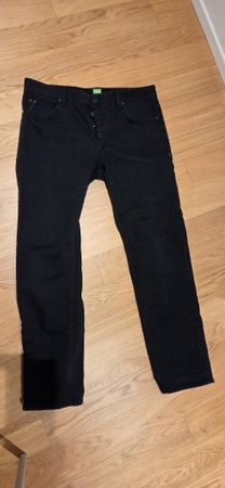 Hugo Boss Jeans schwarz 34/32, neuwertig