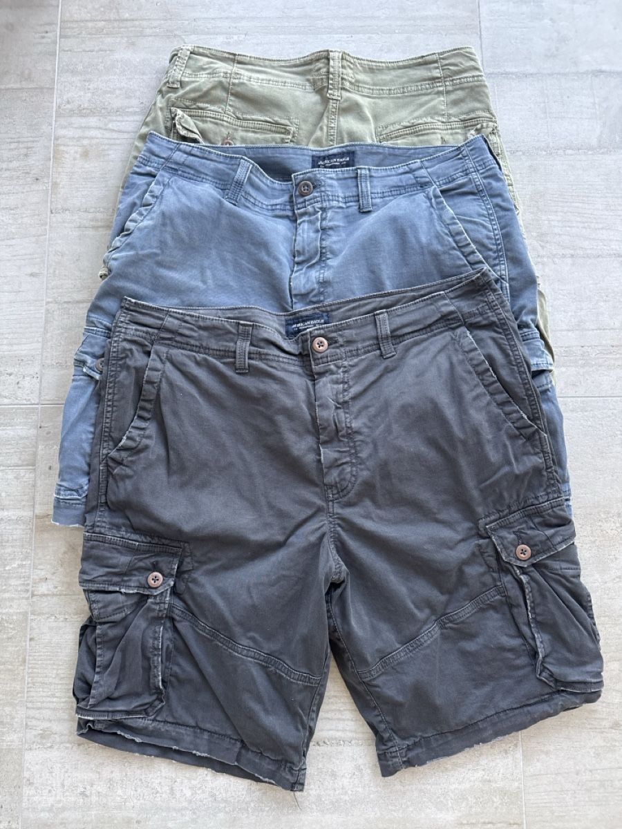 American Eagle Pantaloni: 3 Stk American Eagle Shorts Grösse 36  – Usato da Unterägeri venduto da fisch67 6