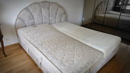 Bett mit Bettkasten und 2 Matratzen