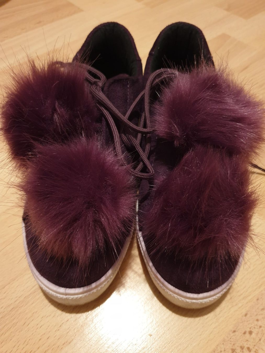 Damenschuhe: BIANCO Violet Pompom Sneaker – Gebraucht aus Hasle LU von dandelion1684