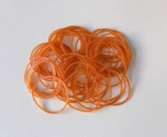 Neu, originalverpackt! Gummiringe orange elastisch, 60 Stück