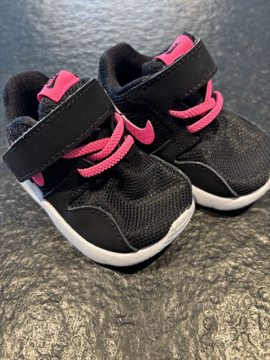Nike Scarpe per ragazzi: Nike Schuhe grösse 17 – Nuovo (secondo la descrizione) da Steinen venduto da Melyy1991