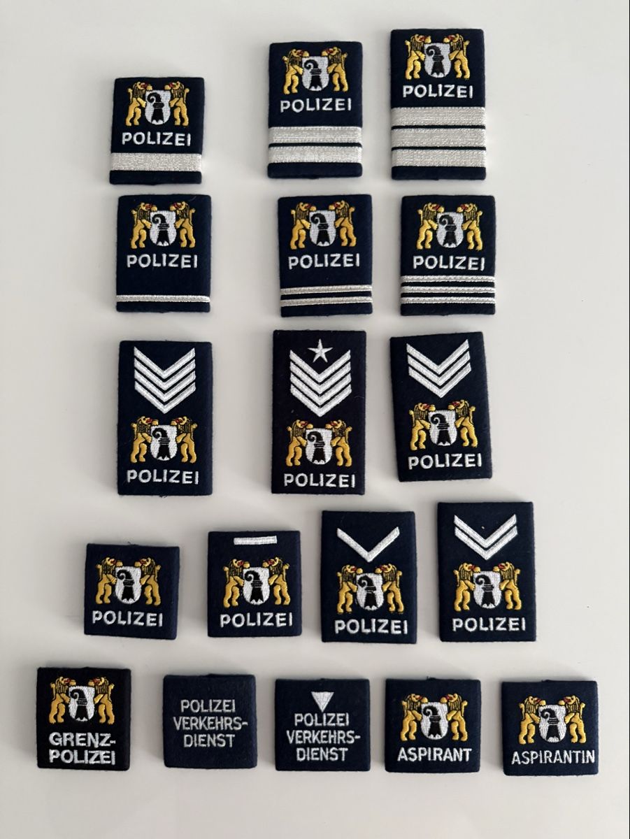 Uniformi: Kantonspolizei Basel Stadt Schulterbatten – Nuovo (secondo la descrizione) da Sisseln AG venduto da Daeha1
