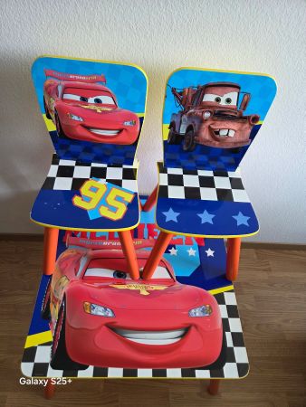 Set Cars Lightning McQueen Tisch und Stühle plus 2 Bilder