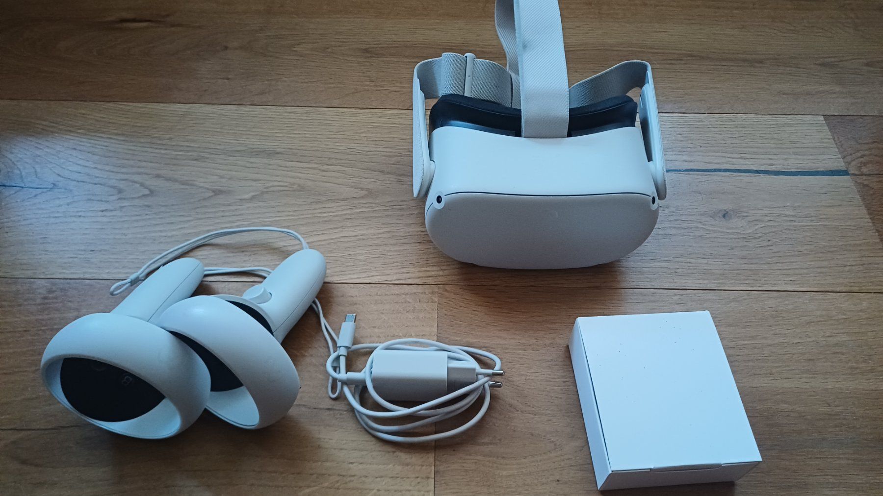 Meta VR Brille: Meta Quest 2 VR-Brille inkl. 2 Controller & Zubehör – Gebraucht aus Rheinfelden von danielfellner