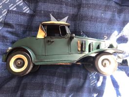 Modelauto aus Blech