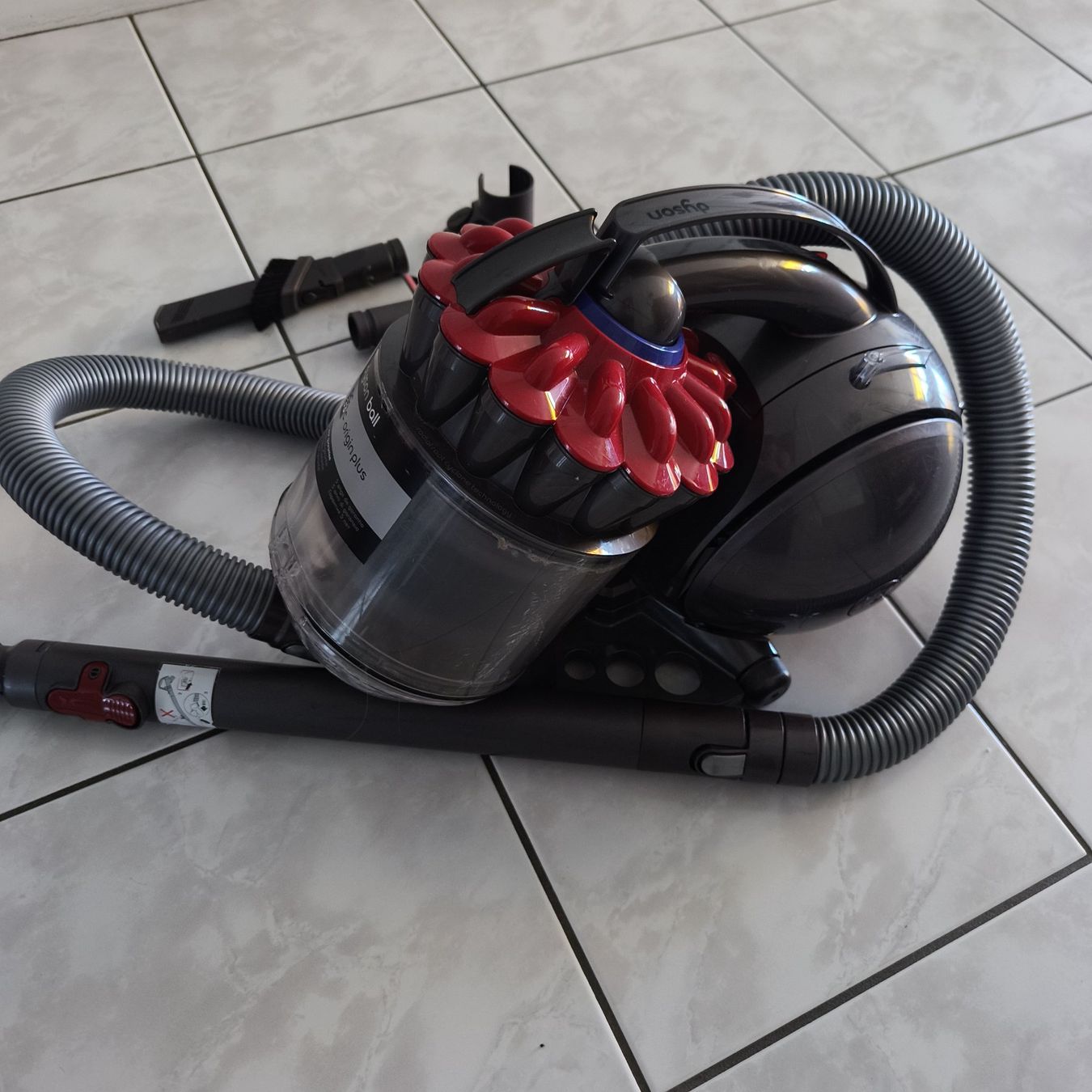 Dyson Aspirapolveri & Accessori: Aspirateur Dyson Ball DC33C Origin Plus accessoires – Usato da Neuchâtel venduto da yba_9xgy 1