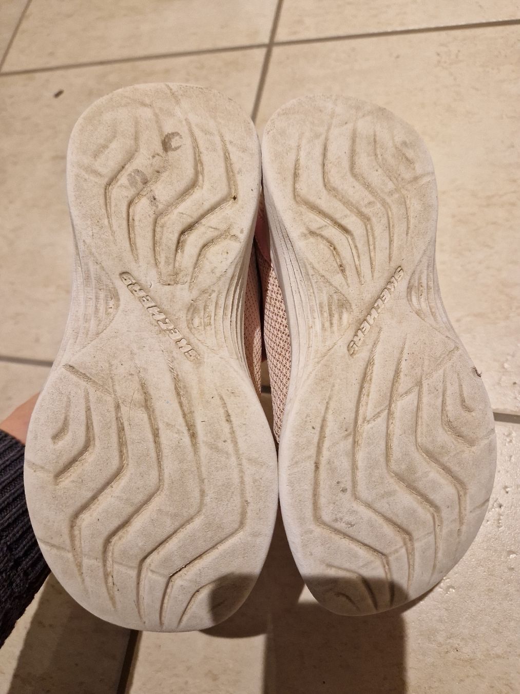 Skechers Schuhe für Mädchen: Skechers Turnschuhe Gr. 33 – Gebraucht aus Bachenbülach von Rufali84 1