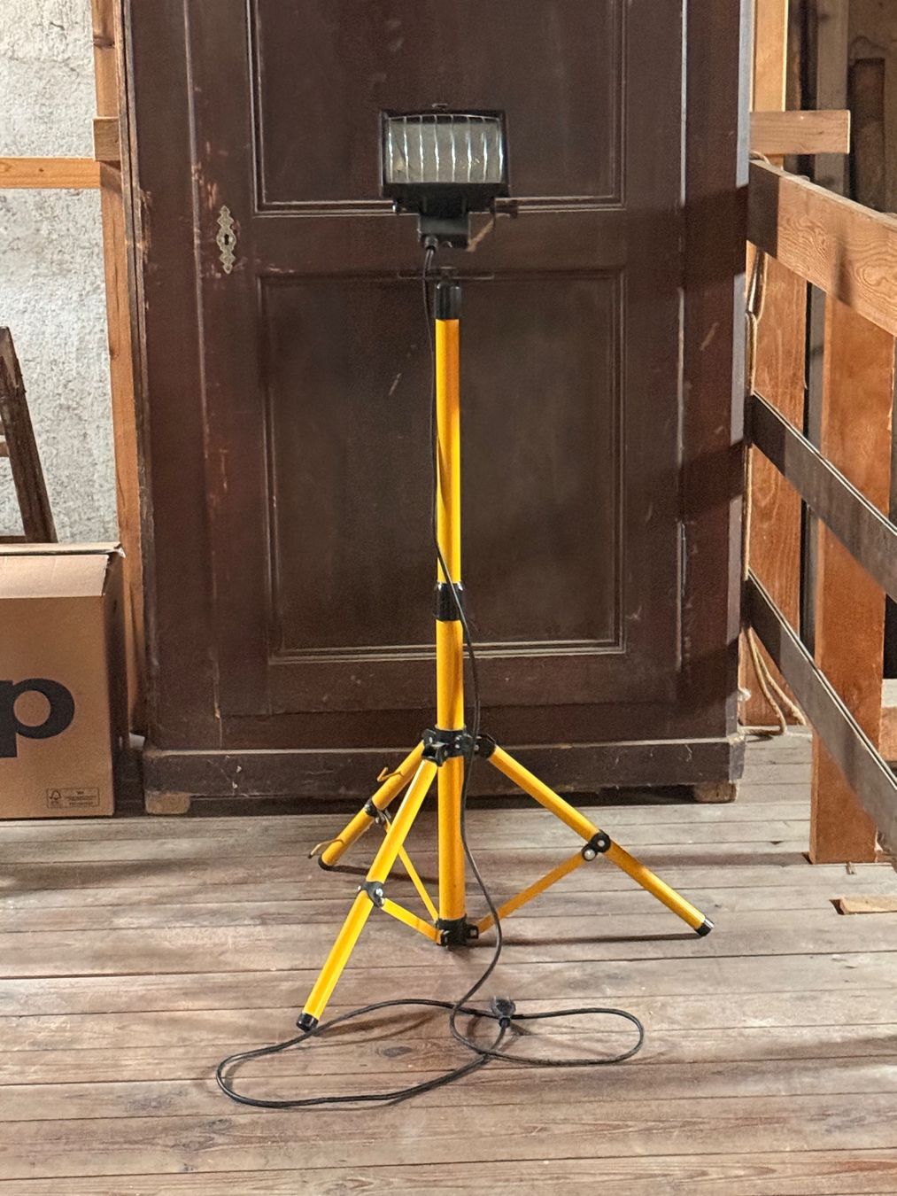 Lampade: Halogenlampe mit Stativ – Usato da Zürich venduto da El-Ga 8