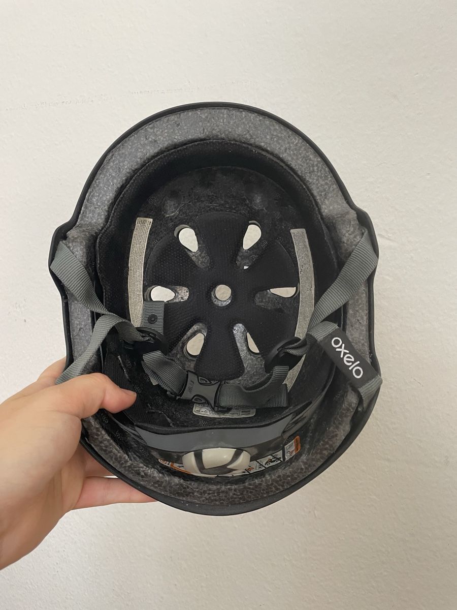 Helme: Schwarzer Velo Helm gut erhalten – Gebraucht aus Zürich von Carlajimena 2