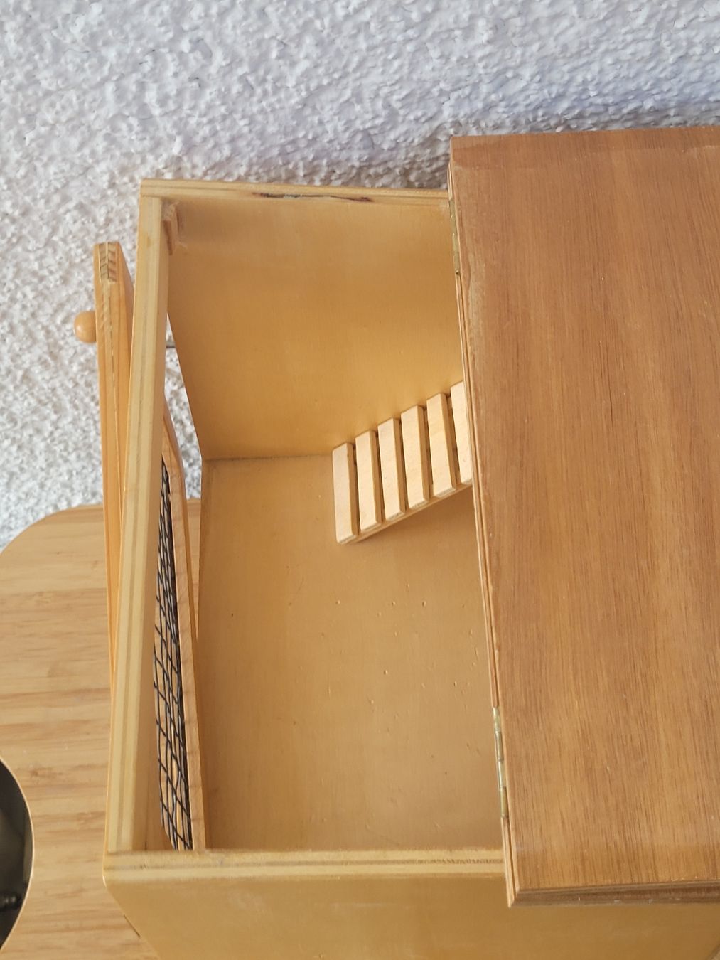 Giocattoli: Hühner-/Hasenstall Holz einwandfrei  – Usato da Buttikon SZ venduto da Renco 1
