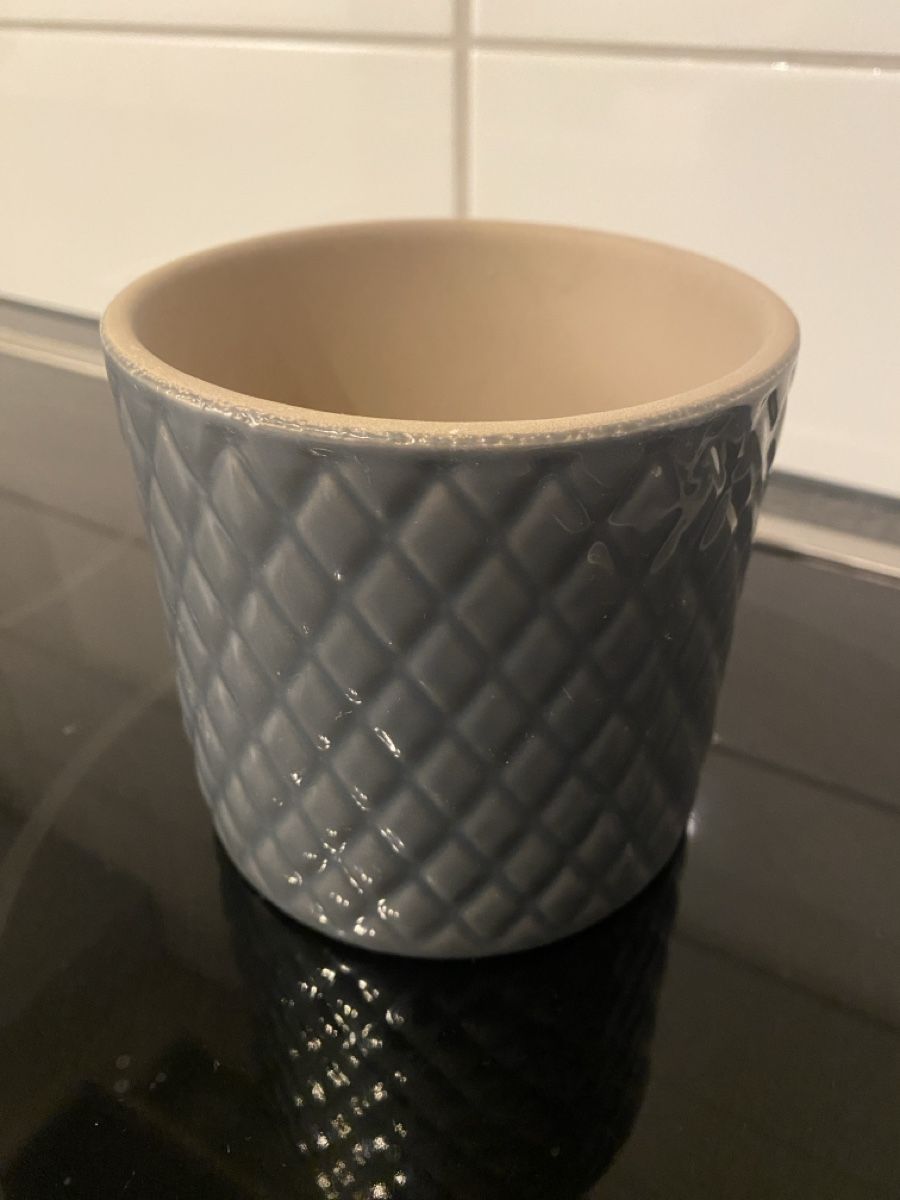 Blumentöpfe: NEU Übertopf grau inkl. Kunstpflanze 9cm – Gebraucht aus Neuenhof von UrbanBags 3