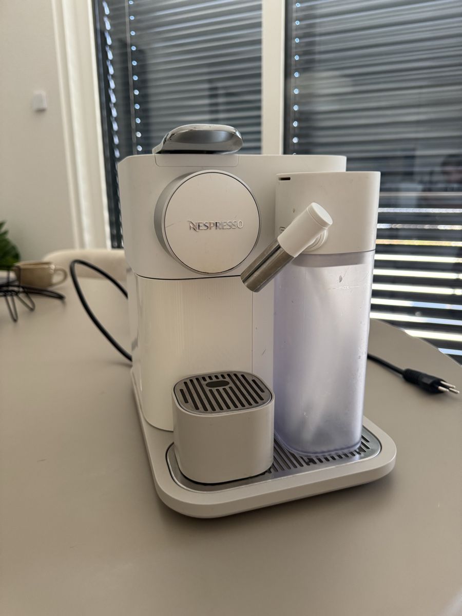 Macchine per caffè & Macchine per espresso: Nespresso Gran Lattissima 2.0  – Usato da Killwangen venduto da mariya_ruba