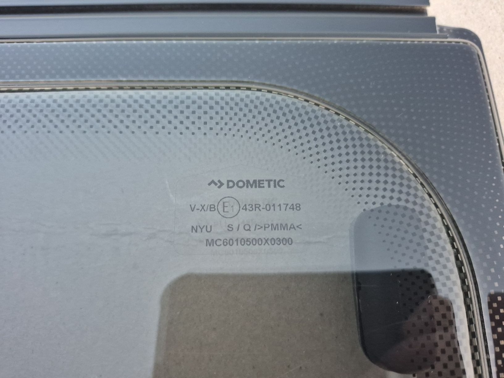 Dometic Finestre: Camper Wohnwagenfenster Dometic – Usato da Sachseln venduto da dirtracer 3