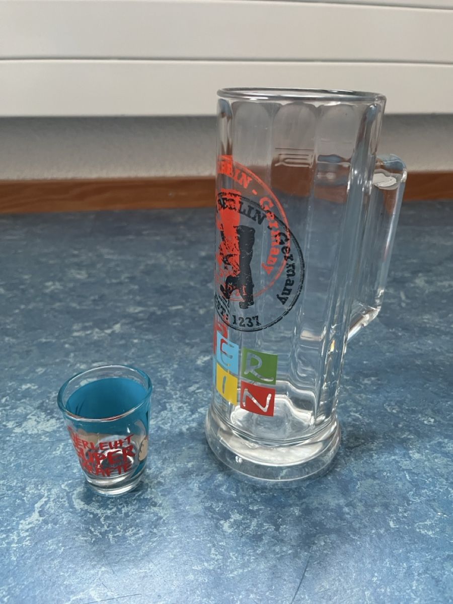 Bicchieri: Berlin Souvenir Bierkrug & Shot Glas – Usato da Grenchen venduto da Shyla1611