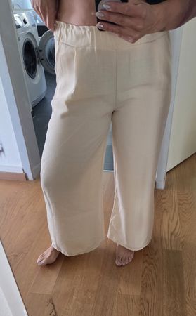 Leichte Sommerhose Gr. M, cremefarben, weit geschnitten, top