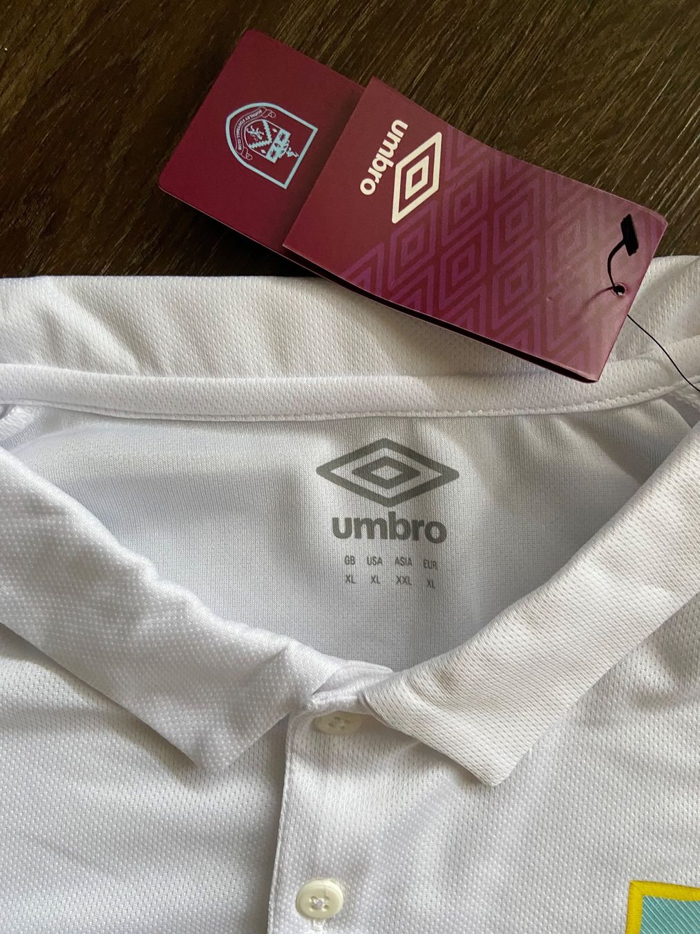 Umbro Leibchen & Hosen: FC Burnley Trikot/Polo Gr. XL – Neu (gemäss Beschreibung) aus Muttenz von bargain_hunter 2