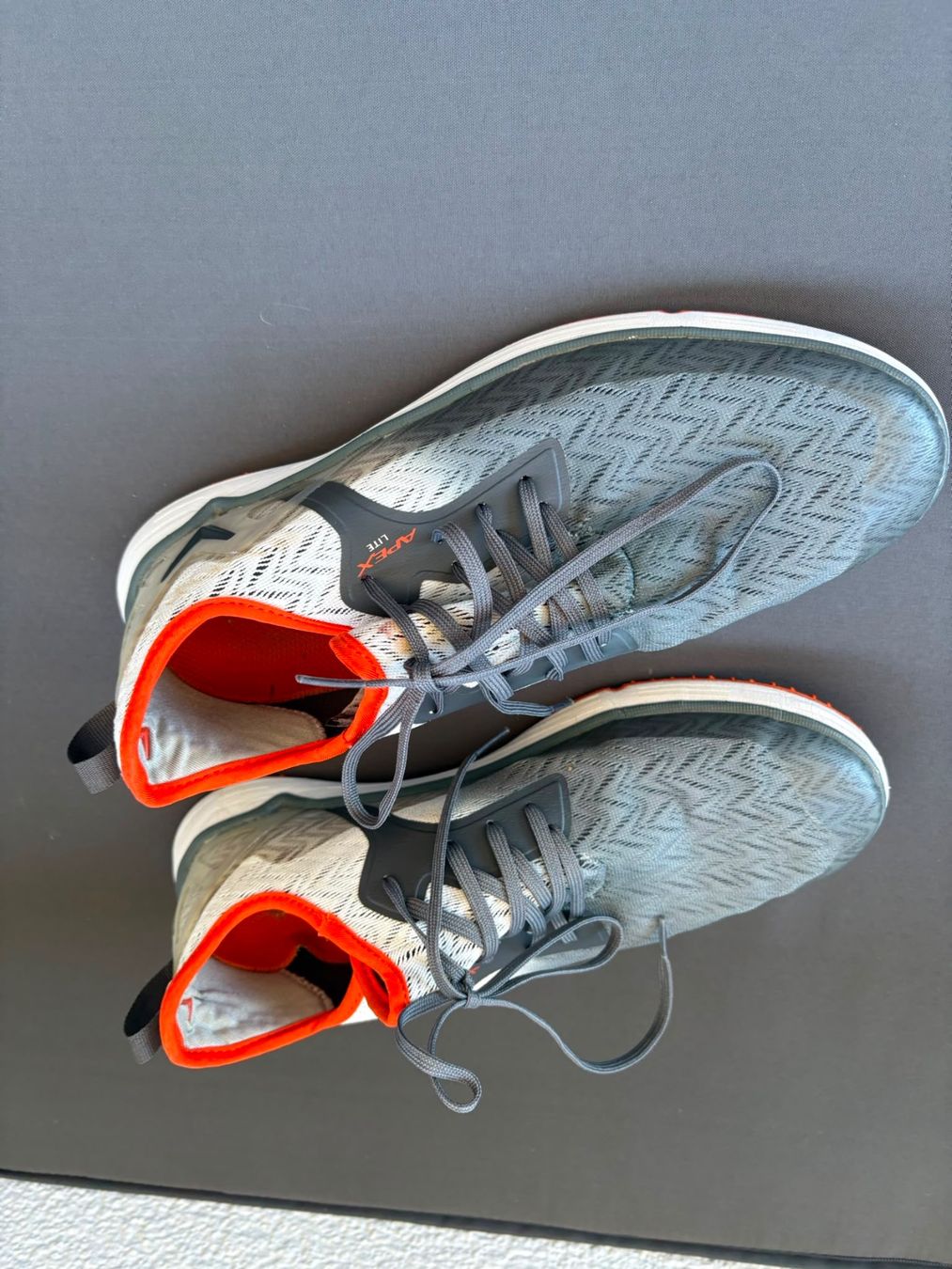 Chaussures hommes: Trailrunning Schuhe Apex Lite Grösse 43 grau – D'occasion à Pfäffikon/SZ par PATROL-23