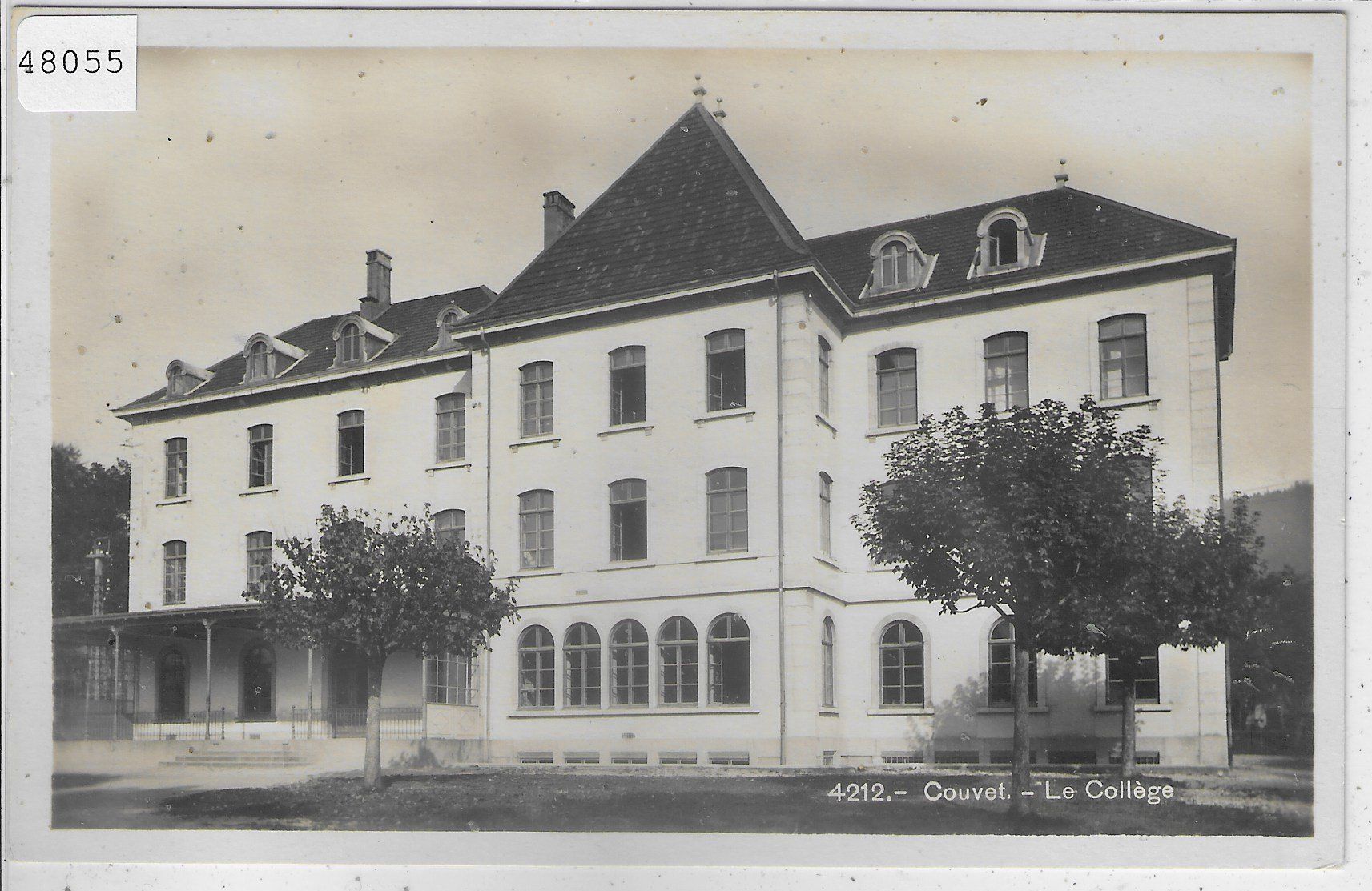 Cartoline postali: Couvet - Le College – Usato da Ettingen venduto da Kartenplanet
