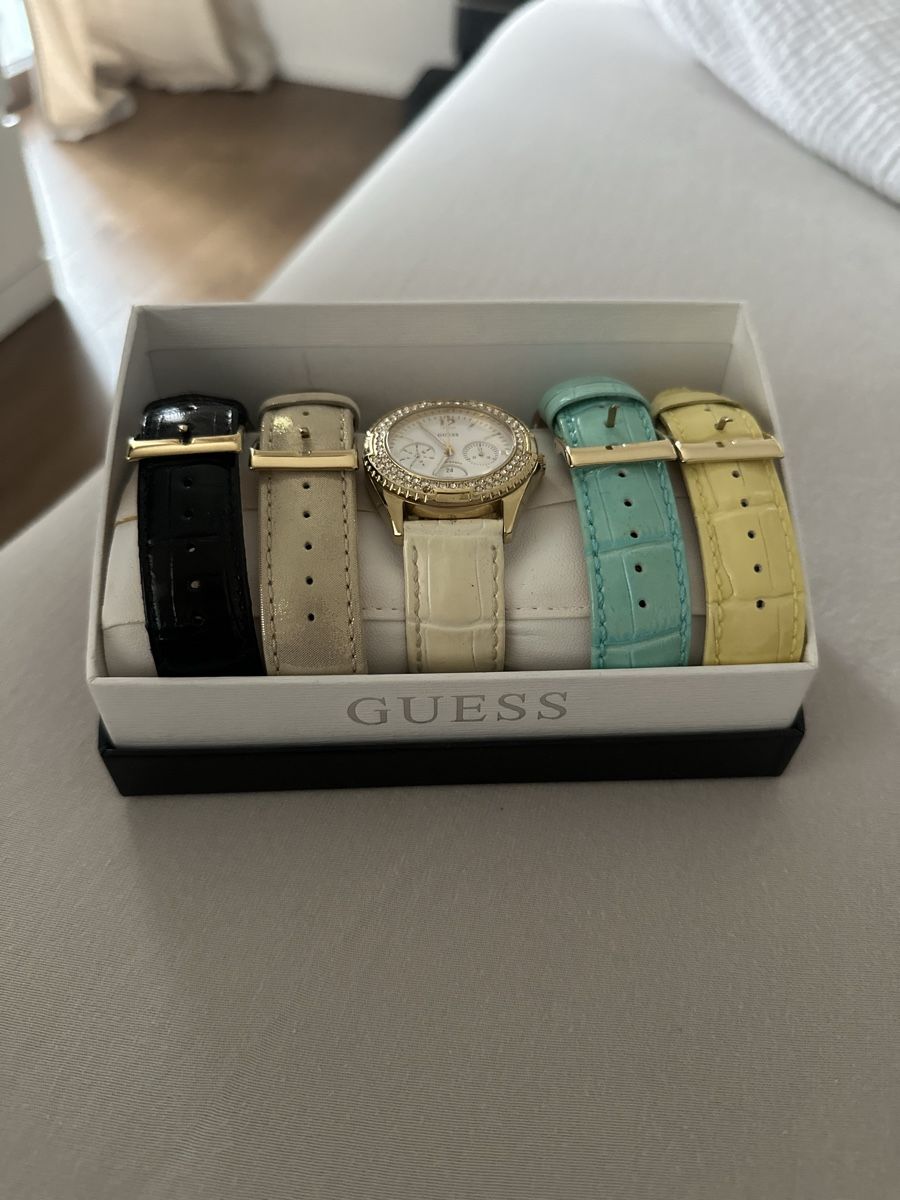 Guess Uhren: Guess Damenuhr mit 4 Wechselbänder – Gebraucht aus Wollerau von sesi2204 1