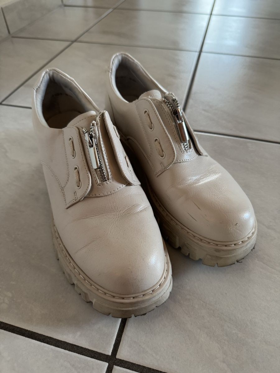 Scarpe da donna: Weisse Schuhe, Gr. 39 – Usato da Hergiswil NW venduto da kaufe_at_kaufmann 1