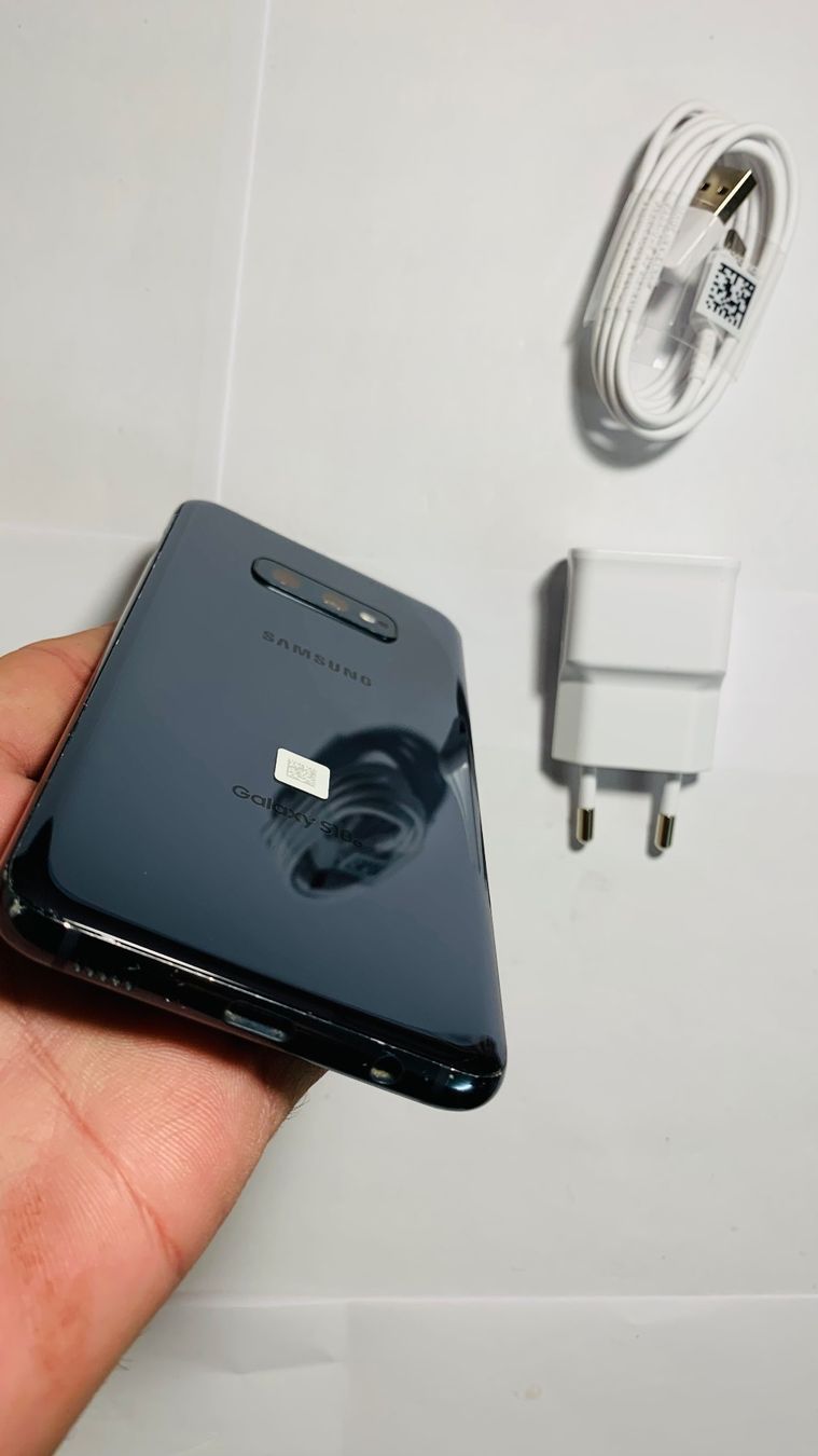 Samsung Telefoni cellulari / Smartphones: Samsung S10e / 128GB – Usato da Luzern venduto da Waince786
