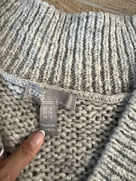 Maglioni & Felpe: ASOS Pullover mit V Ausschnitt Gr. 36 – Usato da St. Gallen venduto da kka_l9wg 1