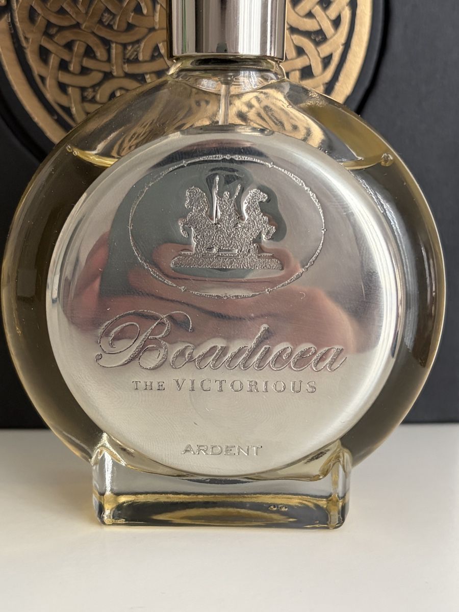 Parfums & Eau de Toilette: Ardent Boadicea the Victorious – D'occasion à Weinfelden par str_6kmq 1