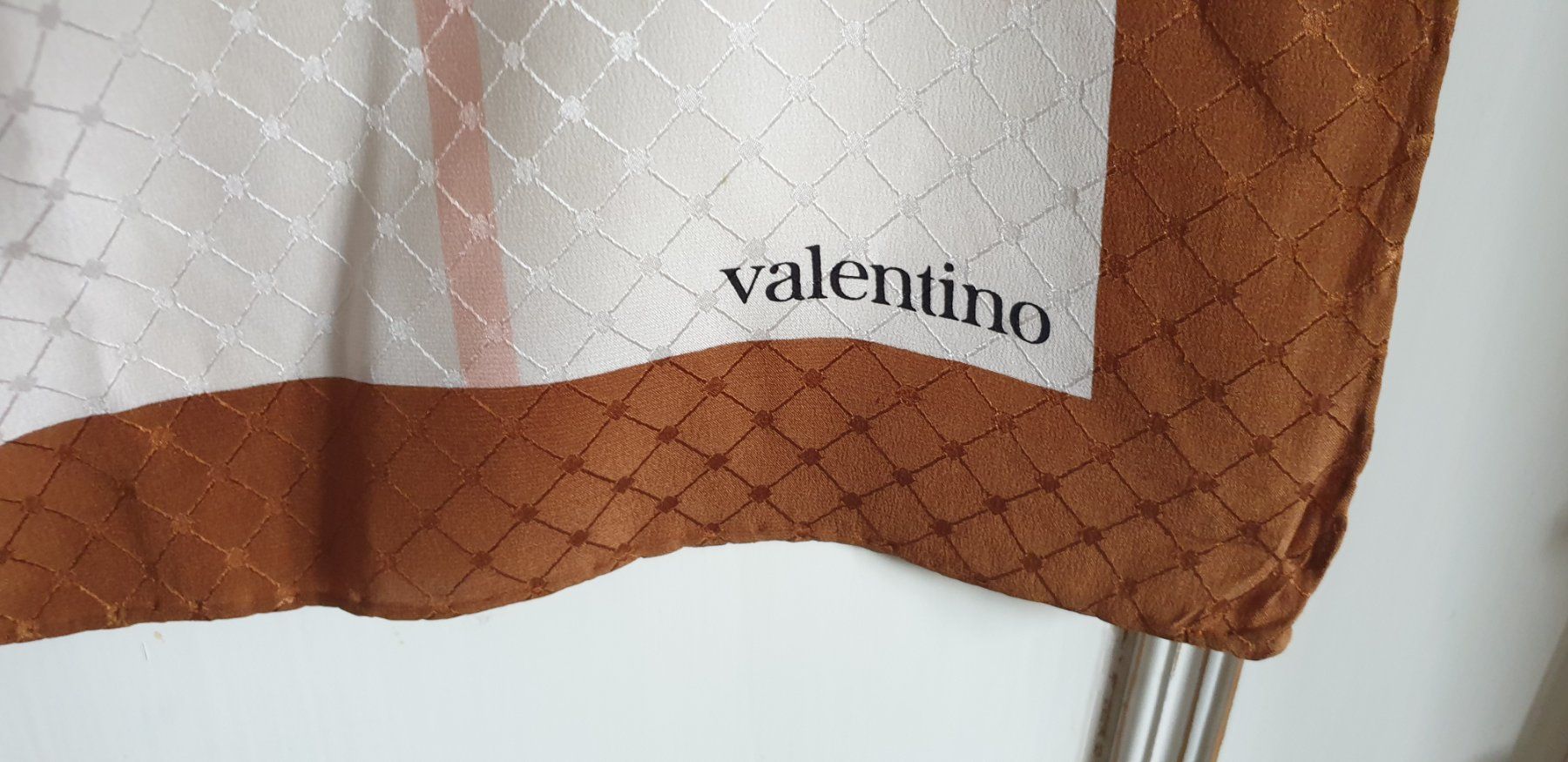 Valentino Foulards, Tücher & Schals: Foulard Valentino – Gebraucht aus Emmen von magelan 2