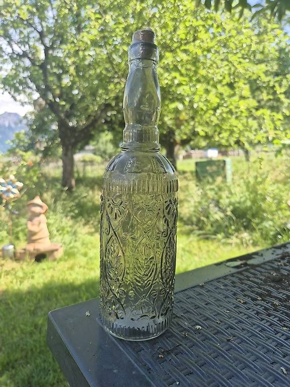 Bottiglie: Schöne Glasflasche – Usato da Bad Ragaz venduto da Lari..