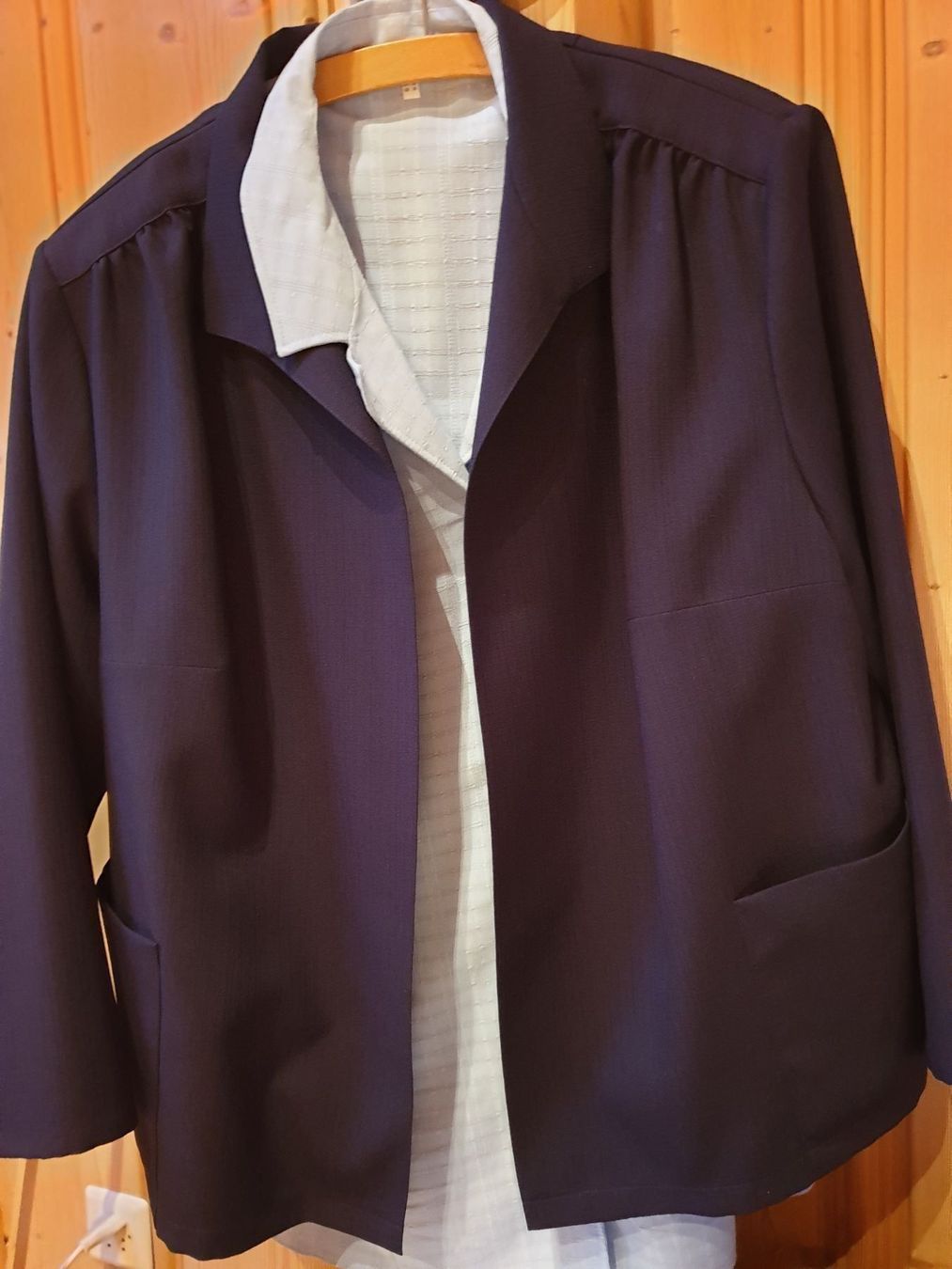 Giacche: Dunkelblauer Blazer mit Bluse gr.52 – Usato da Ferden venduto da jemyce