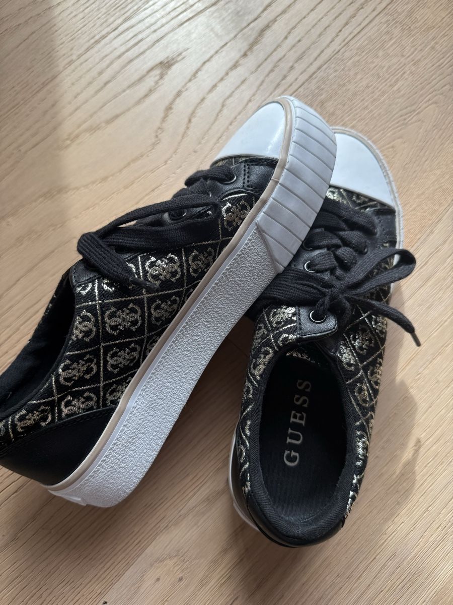 Scarpe da donna: Guess Sneaker, Schwarz/Gold, Grösse 37 – Usato da Hornussen venduto da Regeboge77 1