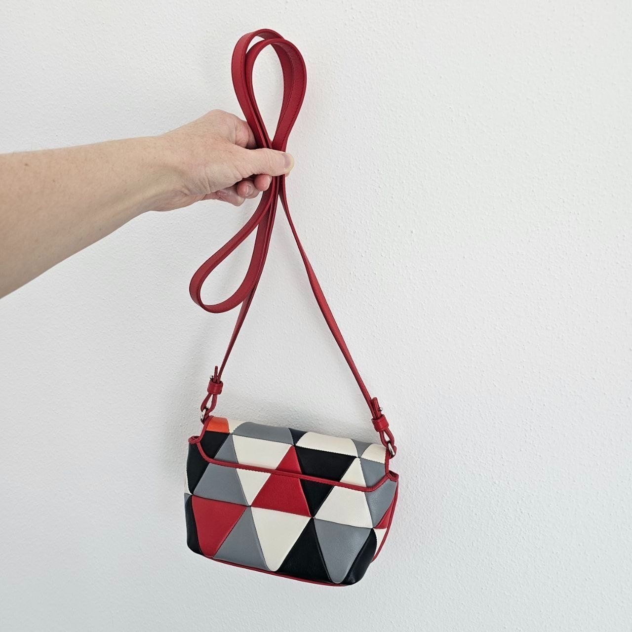 Akris Borse da donna: NEW AKRIS Anouk Little Day Triangle Shoulder Bag – Nuovo (secondo la descrizione) da Origlio venduto da ann_q6qv 9