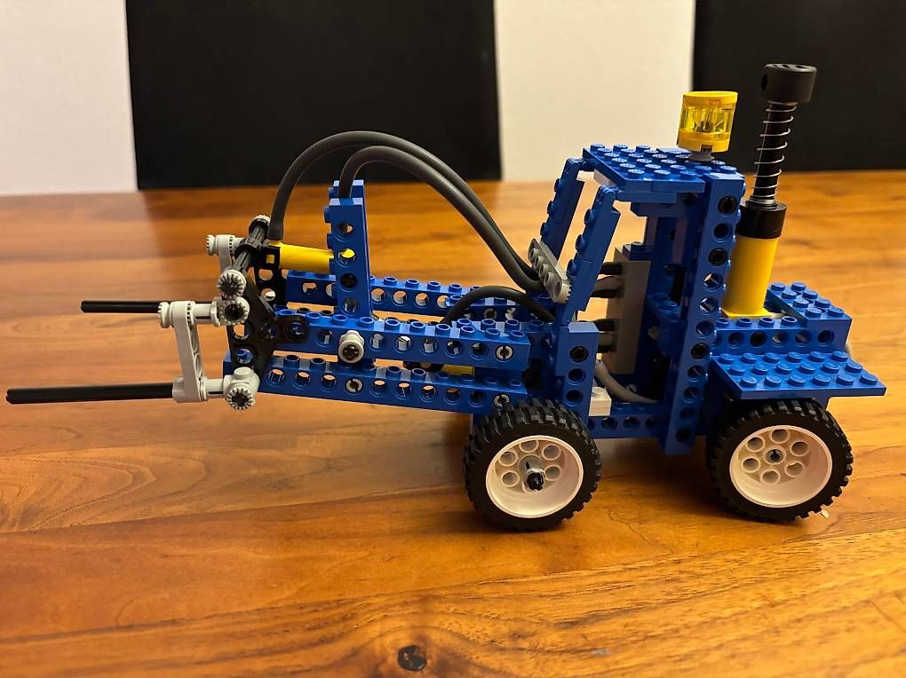 Kit di costruzioni: Lego Technic 8042 Pneumatic Set – Usato da Horw venduto da bar_5nkm 1