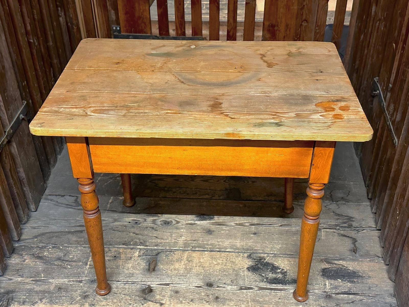 Tische: Antiker Kindertisch Holz Jugendstil – Gebraucht aus Zürich von sophietoth 2