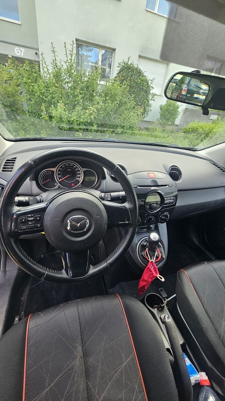 Mazda Autos: Mazda 2 ab MFK – D'occasion à Zürich par stufenhecks 2