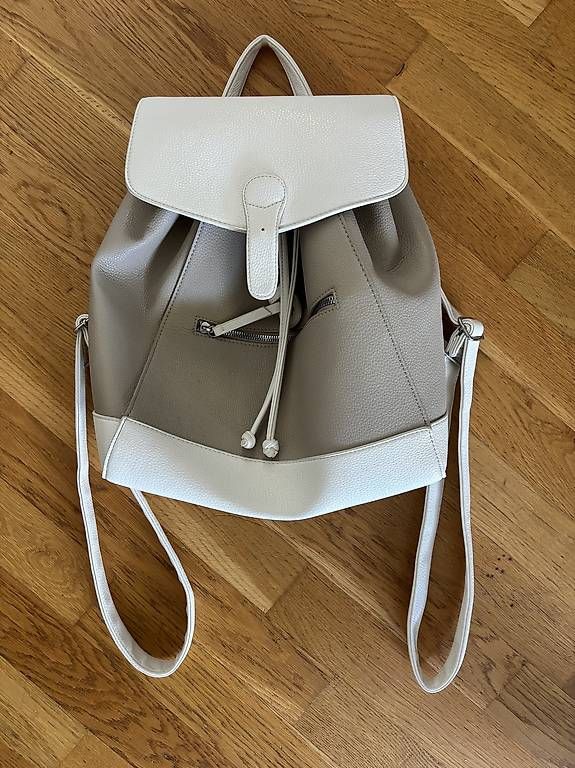 Rucksäcke: Rucksack – Neu und originalverpackt aus Thun von gra_smj6