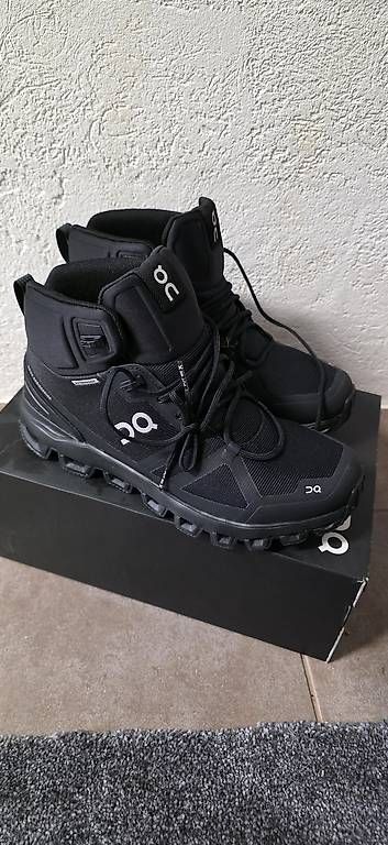 Chaussures femmes: On Cloudrock 40.5 ungetragen  – D'occasion à Obergerlafingen par Nismo08