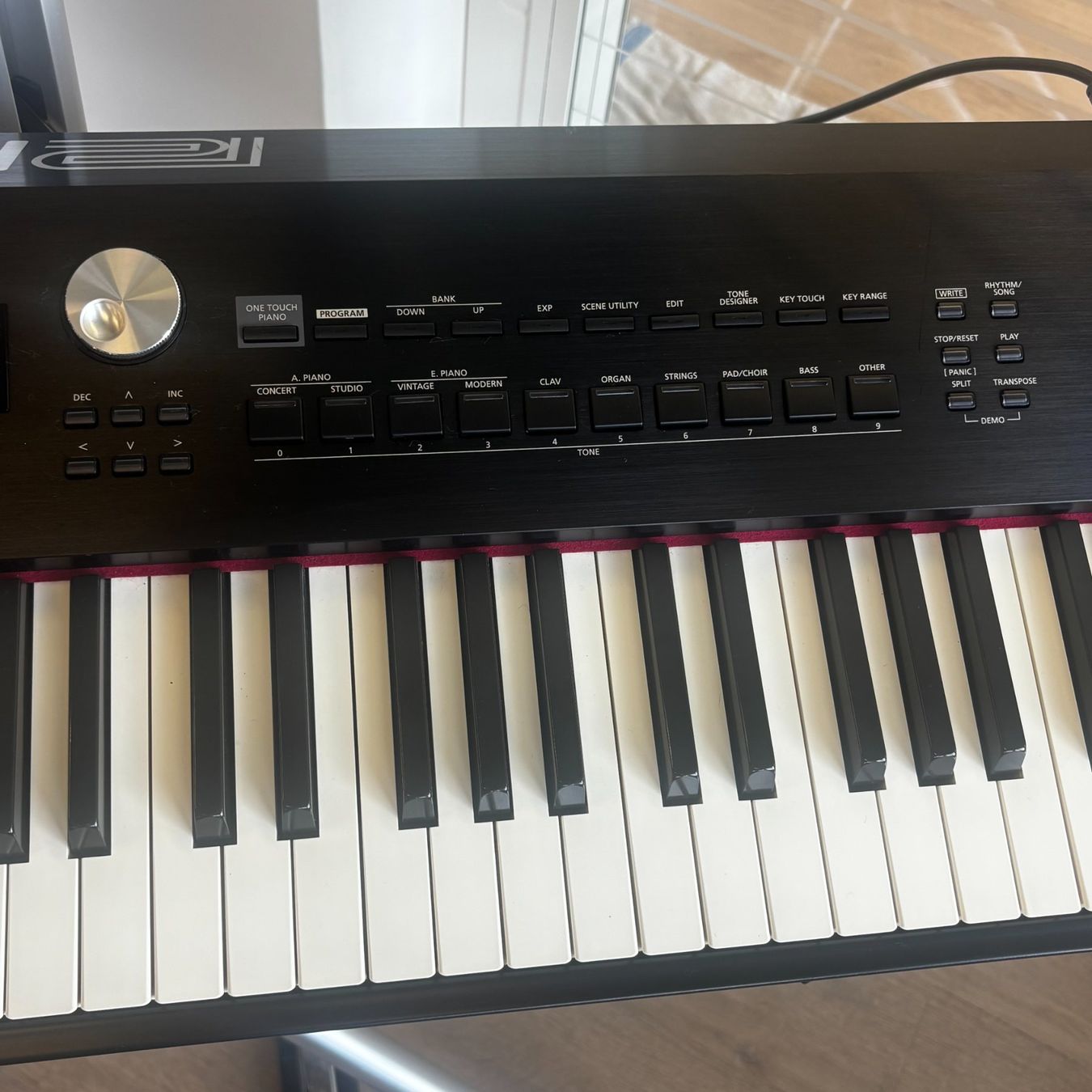 Roland Musikinstrumente: Roland - RD-2000 Occasion. – Gebraucht aus Ittigen von KrompholzMusik 5