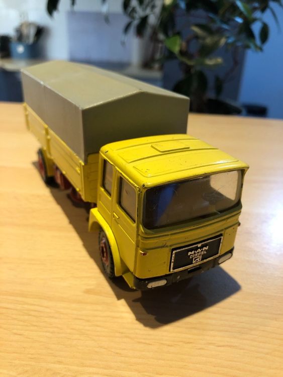 Conrad - 1:50 - M.A.N. Volkswagen 8.90 F bakwagen met huif